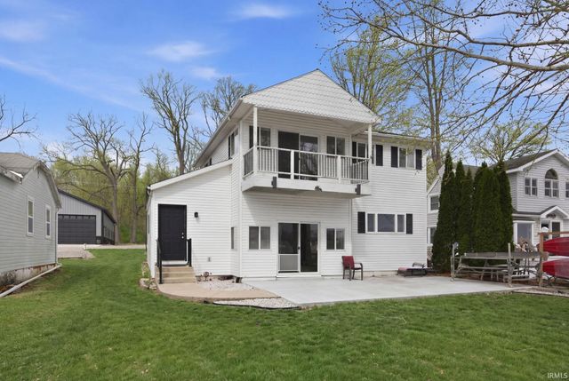 6722 E McGuire Road, Churubusco, IN 46723