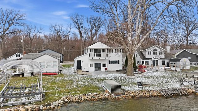 6722 E McGuire Road, Churubusco, IN 46723