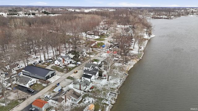 6722 E McGuire Road, Churubusco, IN 46723