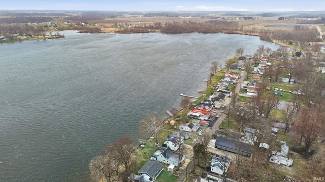 6722 E McGuire Road, Churubusco, IN 46723