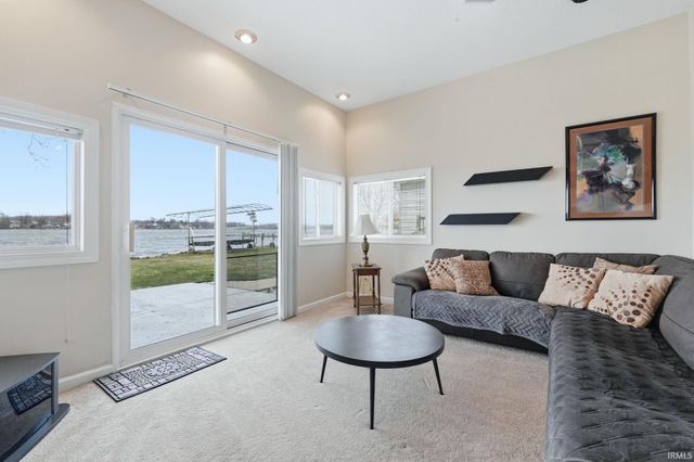 6722 E McGuire Road, Churubusco, IN 46723