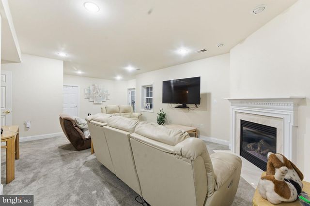 7669 OAK FIELD CT, Springfield, VA 22153