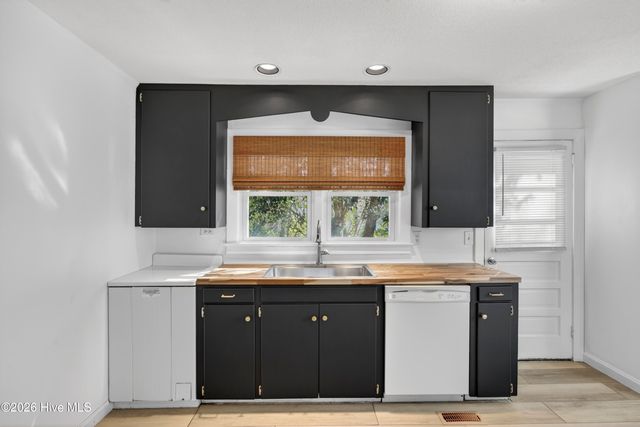 2100 Teresa Drive, Castle Hayne, NC 28429