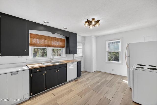 2100 Teresa Drive, Castle Hayne, NC 28429