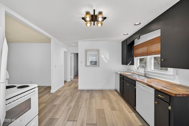 2100 Teresa Drive, Castle Hayne, NC 28429