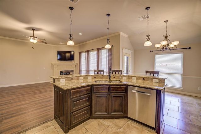 300 Summit Bend, Norman, OK 73071