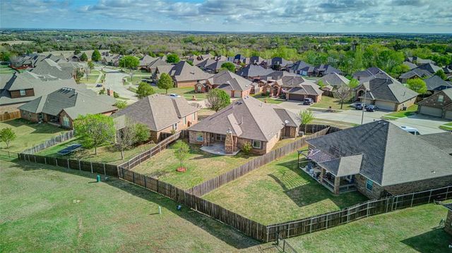 300 Summit Bend, Norman, OK 73071