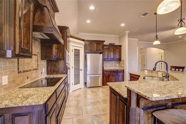 300 Summit Bend, Norman, OK 73071