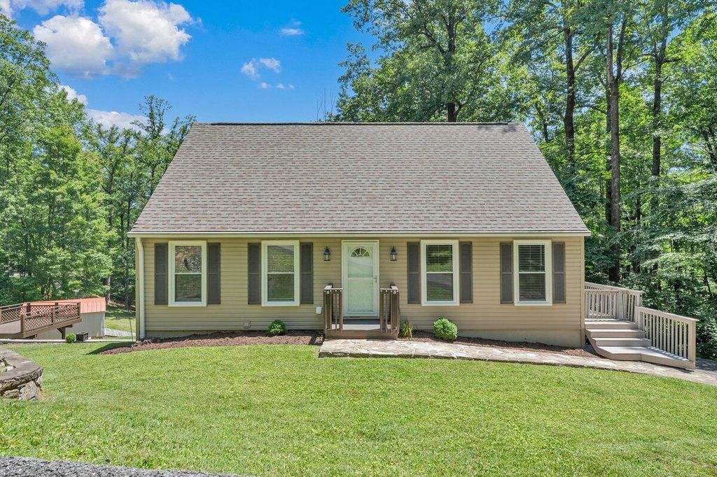 7611 Wineberry TRL, Roanoke, VA 24018