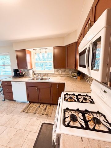 13284 7th Road, Plymouth, IN 46563