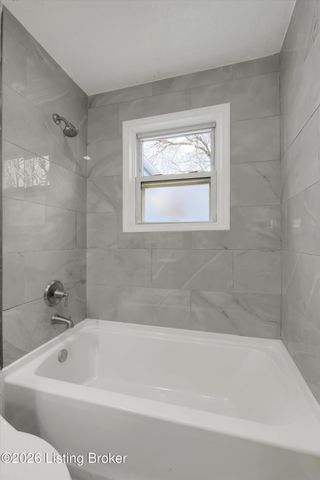 2420 Dulworth Dr, Louisville, KY 40216