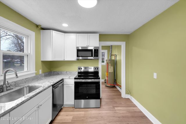 2420 Dulworth Dr, Louisville, KY 40216