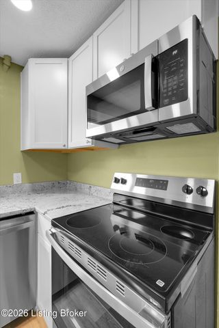 2420 Dulworth Dr, Louisville, KY 40216