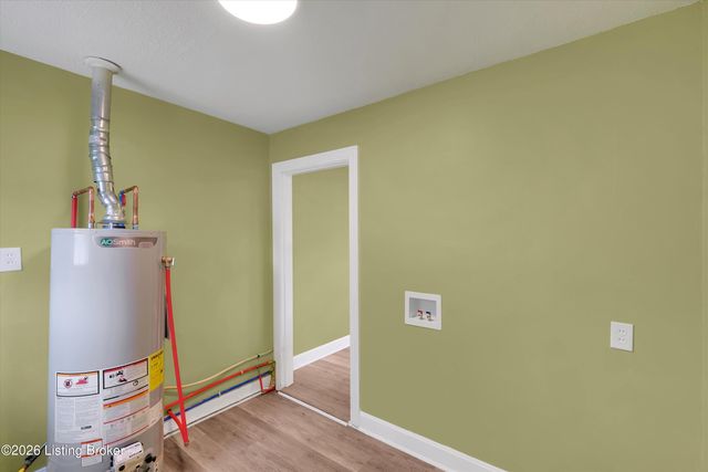 2420 Dulworth Dr, Louisville, KY 40216