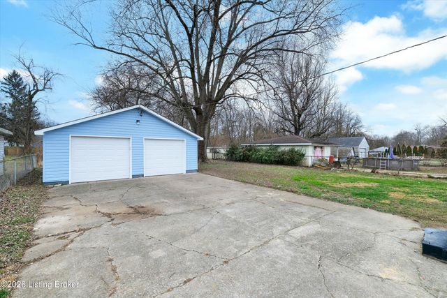 2420 Dulworth Dr, Louisville, KY 40216