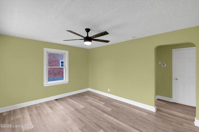 2420 Dulworth Dr, Louisville, KY 40216