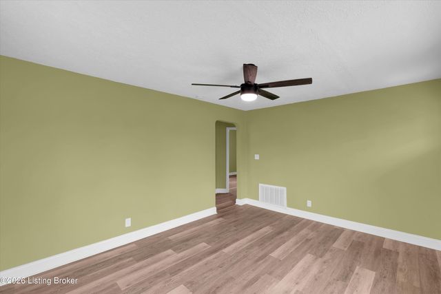 2420 Dulworth Dr, Louisville, KY 40216