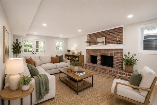 2729 Stratford Road, Lawrence, KS 66049