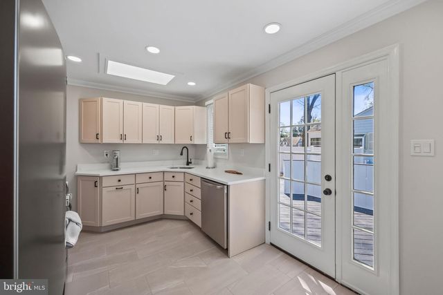 511 KINGS HWY S, Cherry Hill, NJ 08034