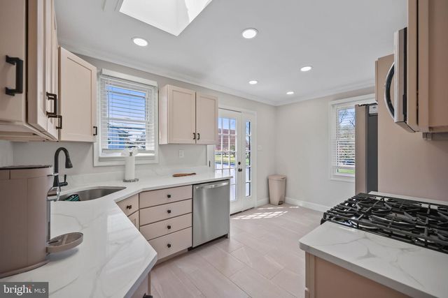 511 KINGS HWY S, Cherry Hill, NJ 08034