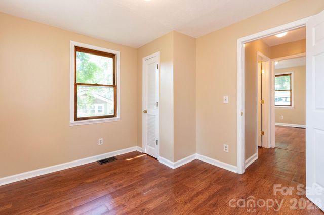 129 Shelburne Road, Asheville, NC 28806