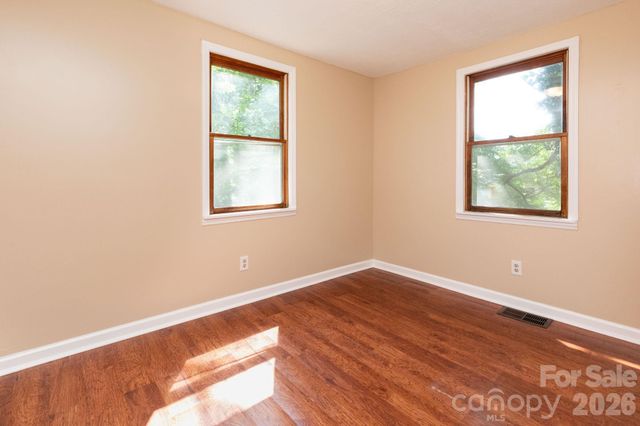 129 Shelburne Road, Asheville, NC 28806