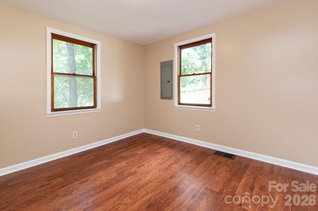 129 Shelburne Road, Asheville, NC 28806