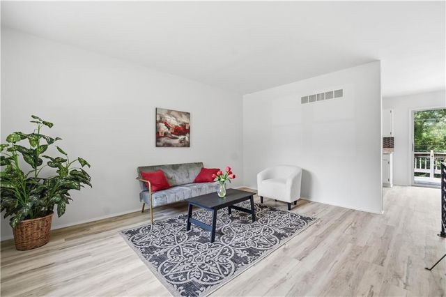 5520 NE 59th Terrace, Kansas City, MO 64119