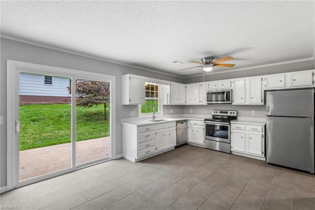 810 Pinoak Road, Greensboro, NC 27455