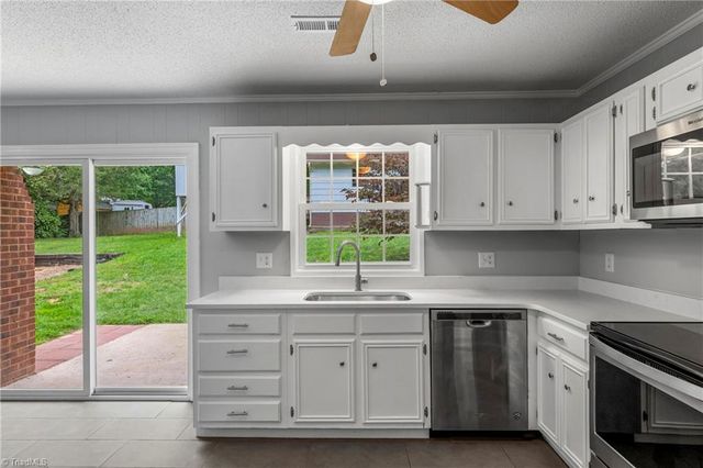 810 Pinoak Road, Greensboro, NC 27455