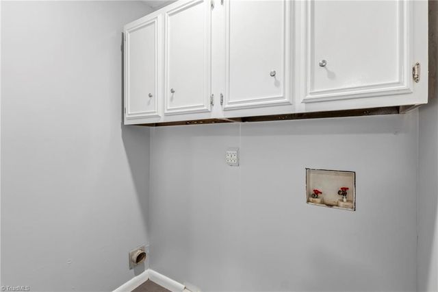 810 Pinoak Road, Greensboro, NC 27455