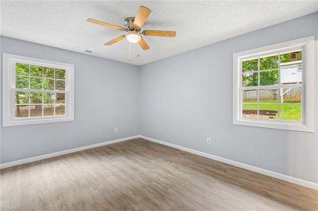 810 Pinoak Road, Greensboro, NC 27455