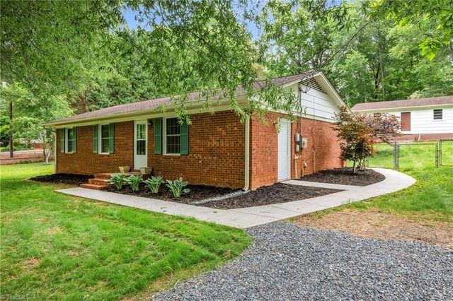 810 Pinoak Road, Greensboro, NC 27455