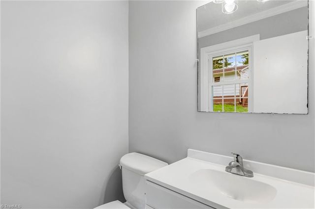 810 Pinoak Road, Greensboro, NC 27455