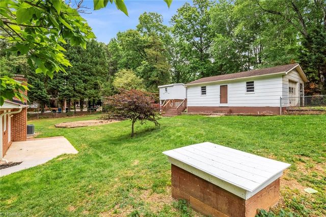 810 Pinoak Road, Greensboro, NC 27455