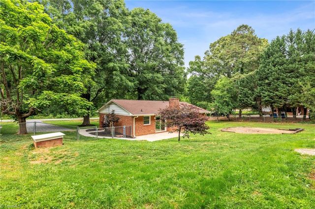 810 Pinoak Road, Greensboro, NC 27455