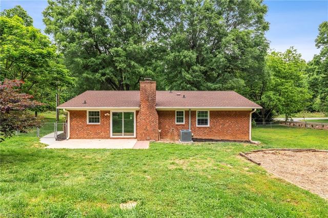 810 Pinoak Road, Greensboro, NC 27455