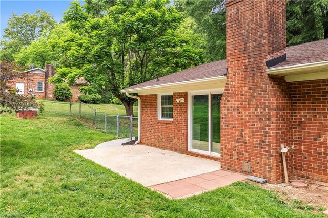 810 Pinoak Road, Greensboro, NC 27455