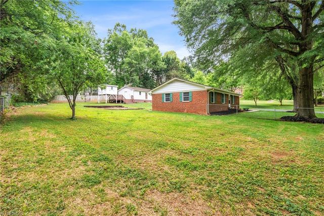 810 Pinoak Road, Greensboro, NC 27455
