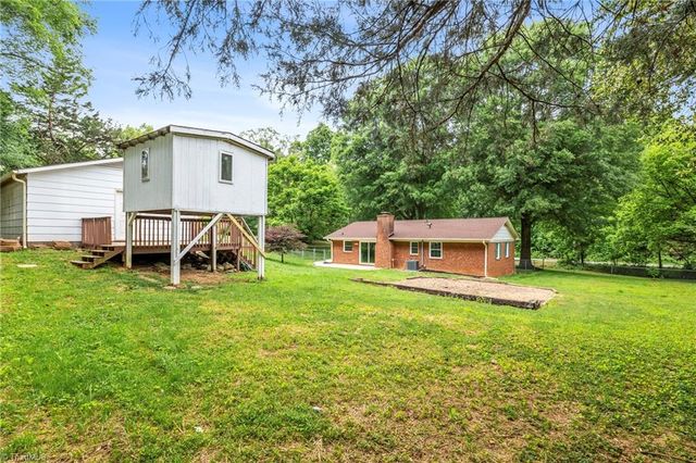 810 Pinoak Road, Greensboro, NC 27455