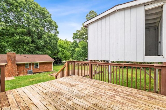 810 Pinoak Road, Greensboro, NC 27455
