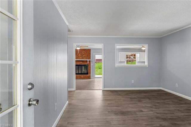 810 Pinoak Road, Greensboro, NC 27455