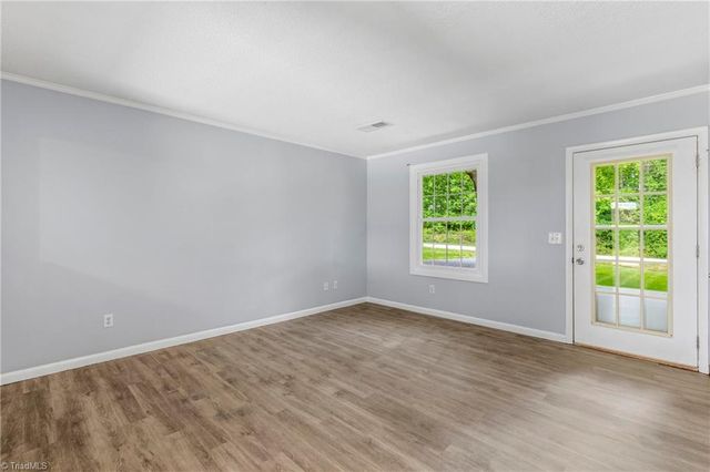 810 Pinoak Road, Greensboro, NC 27455