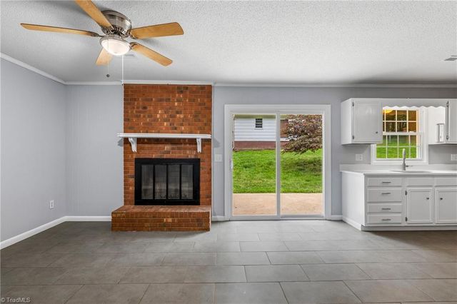 810 Pinoak Road, Greensboro, NC 27455