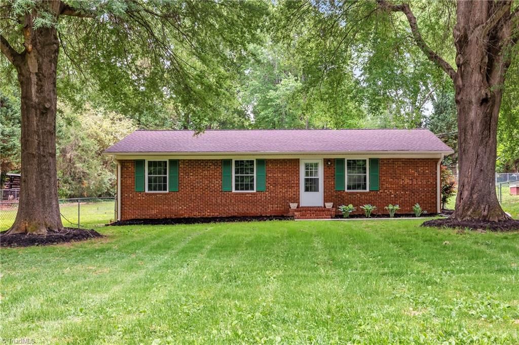 810 Pinoak Road, Greensboro, NC 27455
