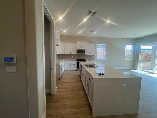 9001 Elliott Springs Drive, Elk Grove, CA 95624