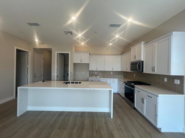 9001 Elliott Springs Drive, Elk Grove, CA 95624