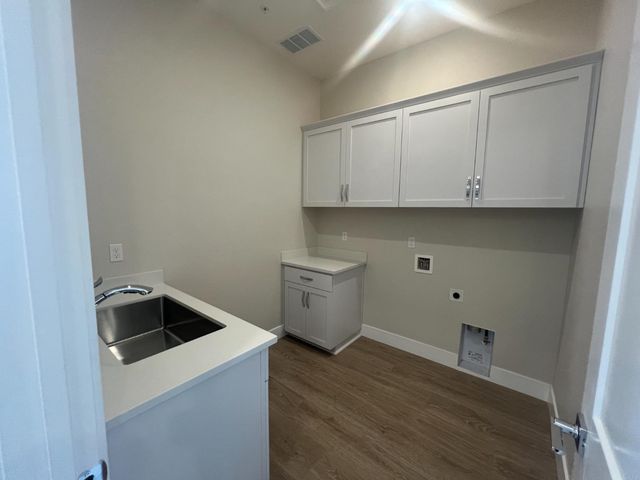 9001 Elliott Springs Drive, Elk Grove, CA 95624