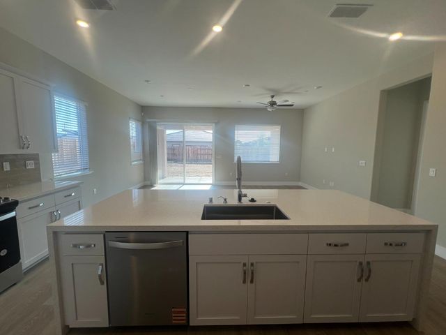 9001 Elliott Springs Drive, Elk Grove, CA 95624