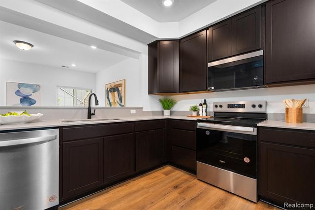 518 Village Lane, Milford, MI 48381